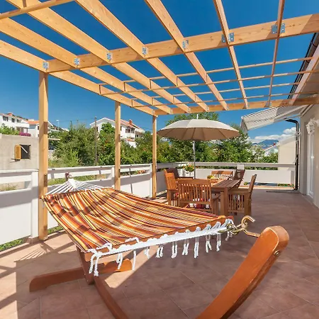Apartment Entspannen Sie Sich In Diesem Modernen In Auf Krk